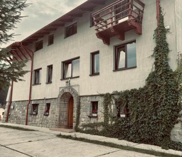 Busteni Casa | Pensiunea Atlantis