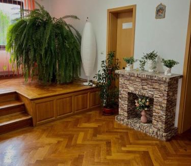 Busteni Casa | Pensiunea Atlantis