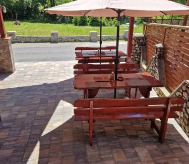 Capatanenii Pamanteni Casa | Pensiunea Cota 1200 Piscul Negru