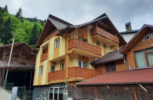 Capatanenii Pamanteni Casa | Pensiunea Cota 1200 Piscul Negru