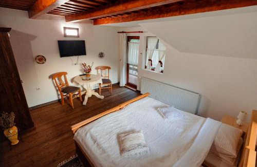 Sugau Casa | Pensiunea Doina