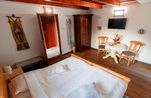 Sugau Casa | Pensiunea Doina