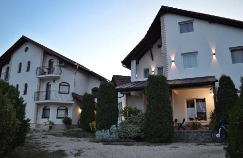 Petresti Casa | Pensiunea Faur