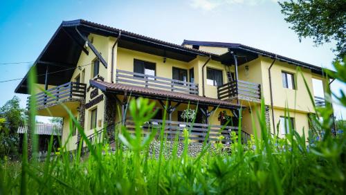 Bala Casa | Pensiunea Gradinarilor cu statie de încărcare încărcare electrică auto