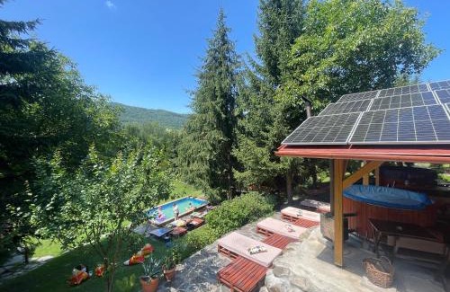 Sub Cetate Casa | Pensiunea Hétvezér Panzió