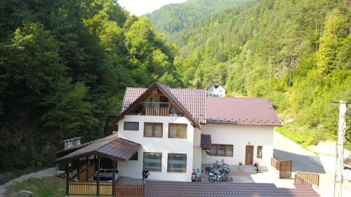 Sugag Casa | Pensiunea La Cernat