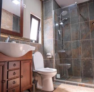 Corbi Casa | Pensiunea La Conac