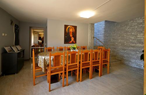Hateg Casa | Pensiunea Mama Lia