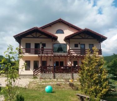 Budeasa Mare Casa | Pensiunea Margareta