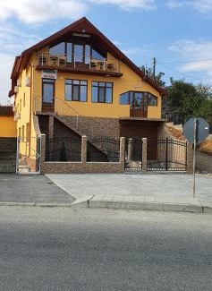 Cerna Casa | Pensiunea Maria
