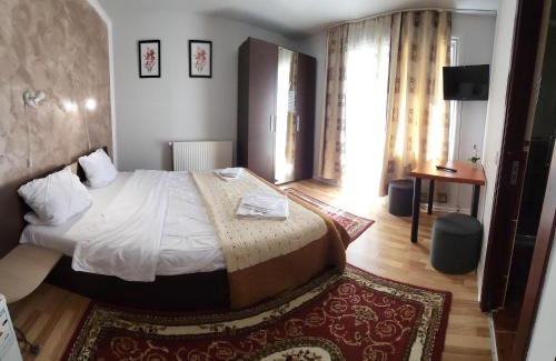 Cristian Casa | Pensiunea Mountain King