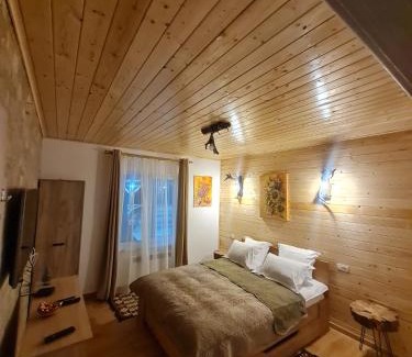 Tarcau Casa | Pensiunea Poiana Cerbului