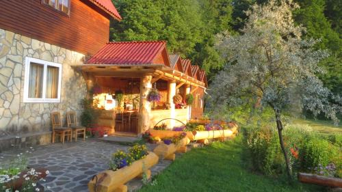 Sucevita Casa | Pensiunea Poiana de Vis
