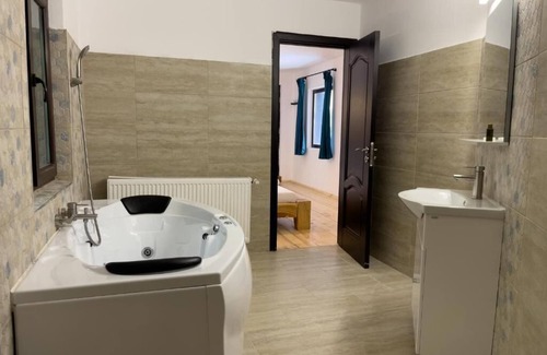 Dorna Candrenilor Casa | Pensiunea Poiana Izvoarelor