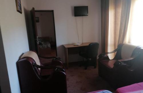 Oestii Paminteni Casa | Pensiunea Pomi -Oesti