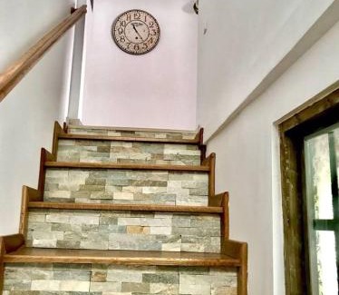 Hamcearca Casa | Pensiunea Turistica VALEA MIERII