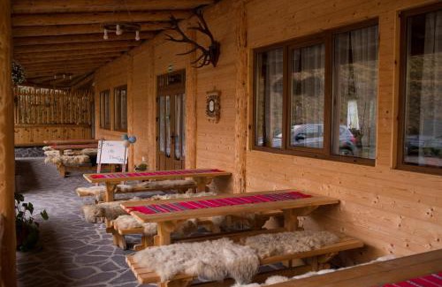 Damuc Casa | Pensiunea Vânătorul
