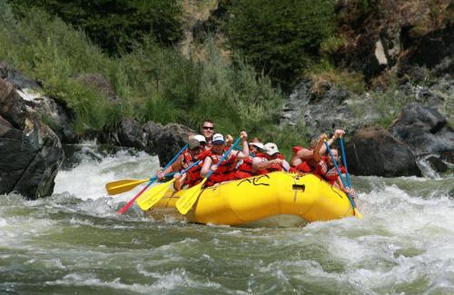 Stanesti Casa | Pensiunea Valea Șușiței, Ciubar, Sauna, ATV, Safari, Offroad Jeep, Ghid Turistic Climbing, Rafting, Safari, Paragliding