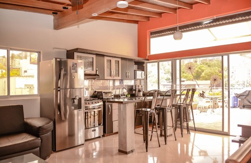 El Poblado Condominio | Penthouse de 3 habitaciones con aire acondicionado, bañera de hidromasaje Lleras para 8 personas, terraza en la azotea y vistas