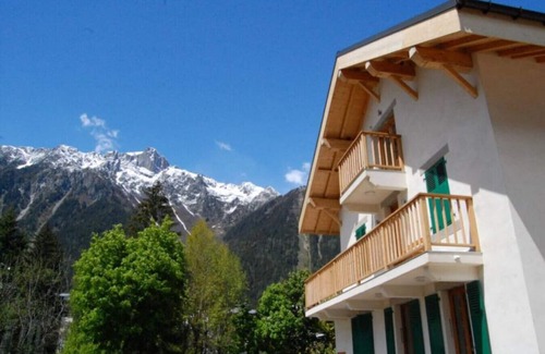 Chamonix City Centre Apartamento | Central Chamonix, apartamento de 3 dormitorios con jardín privado y vistas al Mont Blanc