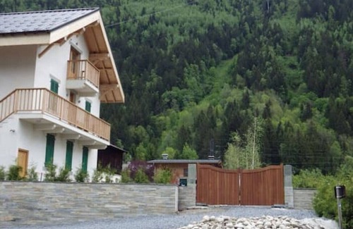 Chamonix City Centre Apartamento | Central Chamonix, apartamento de 3 dormitorios con jardín privado y vistas al Mont Blanc