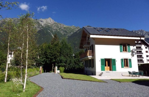 Chamonix City Centre Apartamento | Central Chamonix, apartamento de 3 dormitorios con jardín privado y vistas al Mont Blanc