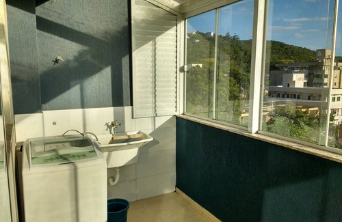 Ze Amandio Apartamento | Apartamento ático con vistas al mar, a 400 m de la playa, excelente ubicación.
