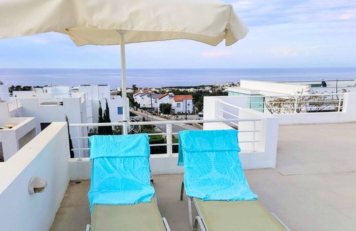 Esentepe Apartamento | Ático con impresionantes vistas al mar y a la montaña