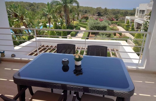 Esentepe Apartamento | Ático con impresionantes vistas al mar y a la montaña