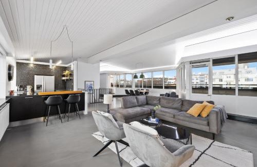 Downtown Apartamento | Penthouse apt on the shopping street-Free parking