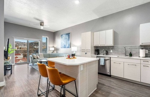 Downtown Salt Lake City Apartamento | Penthouse Apt - PoolGymHotTubPkg - View!