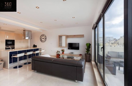 Tal-Ghoqod Apartamento | Penthouse + BBQ Kitchen Island & Massive living