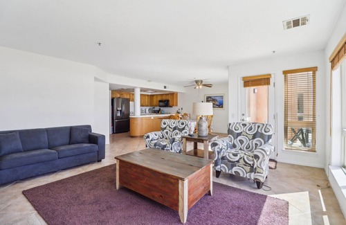 Imperial Beach Condominio | Penthouse Beach Escape! Great View. Gated Parking. WiFI. Heated Pool. Sleeps 6