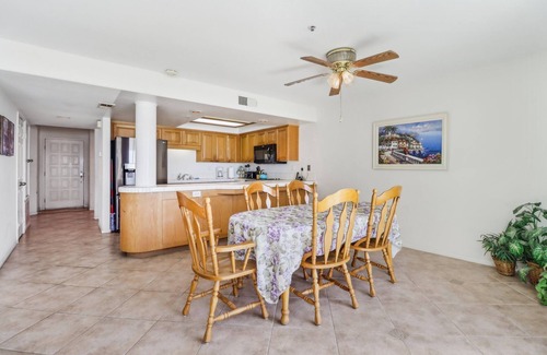 Imperial Beach Condominio | Penthouse Beach Escape! Great View. Gated Parking. WiFI. Heated Pool. Sleeps 6