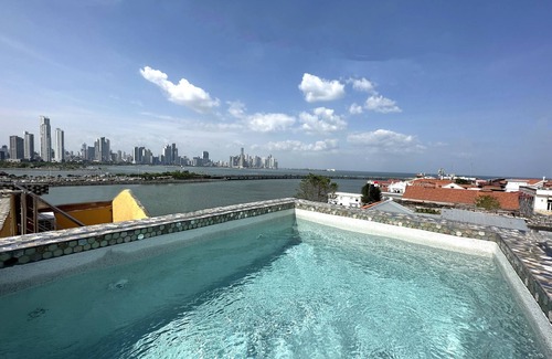 Casco Viejo Apartamento | Penthouse de revista, vistas 360º, piscina cristal
