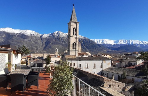 Sulmona Apartamento | Ático dúplex con impresionantes vistas desde la terraza y los balcones
