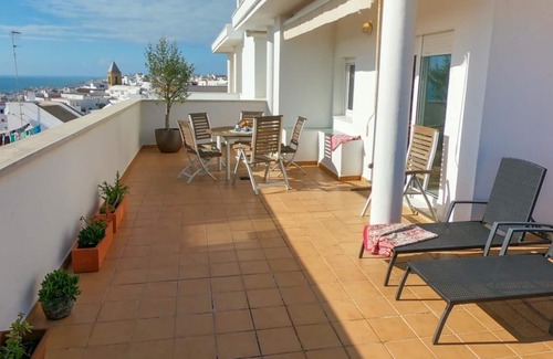 Conil de la Frontera City Center Cabaña | Apartamento penthouse con enorme terraza y vistas al mar.
