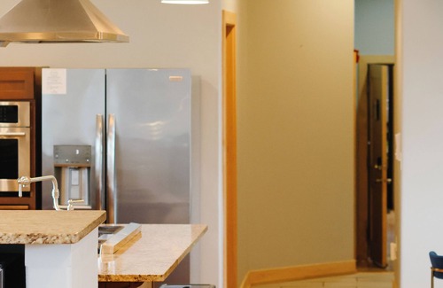 Westown Condominio | Penthouse Fiserv, Bars, Perks & Big City Views Downtown Milwaukee