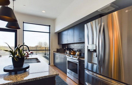 Woodland in Waverly Casa | Penthouse Fox Den-2 Penthouse Suites-12 South