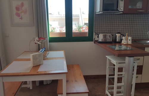 Roquetas de Mar Apartamento | Atico con gran terraza, wifi gratis, piscina, conserje