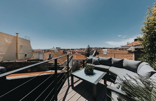 Penha de Franca Condominio | Penthouse in historic Lisbon great terrace & views