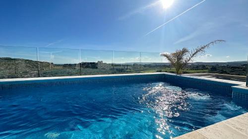 Santa Maria Estate Apartamento | Penthouse in Mellieha with Private Pool & Large Terraces