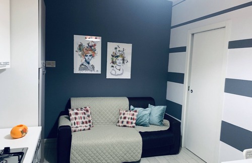 Margherita di Savoia Apartamento | Penthouse in the town's pricipal square. Close to the sea to the spa to shopping