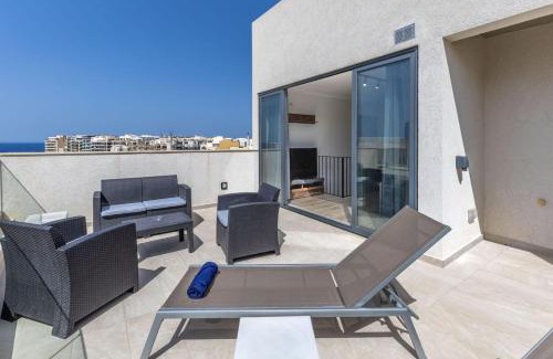 Il-Balluta Apartamento | Penthouse Just Steps Away From the Sea in Sliema