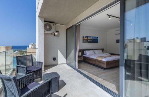 Il-Balluta Apartamento | Penthouse Just Steps Away From the Sea in Sliema