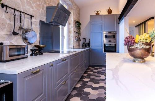 Le Suquet Apartamento | PENTHOUSE Loft 5MIN PALAIS DES FESTIVALS AND BEACH terrace view on castle