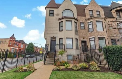 North Kenwood Apartamento | Penthouse, Lux stay near Downtown, McComick & Lake