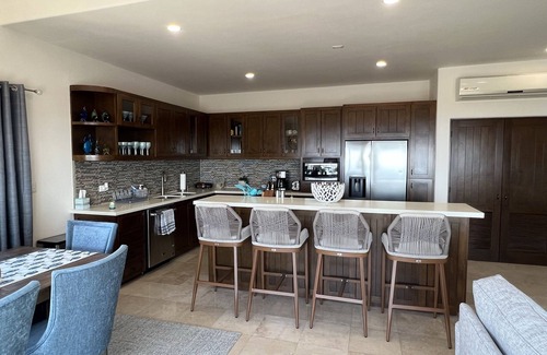 Cabo San Lucas Condominio | Penthouse con vista al mar, alejado de las multitudes y cerca de la playa.
