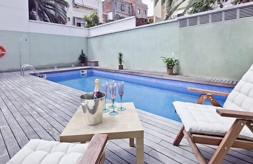 la Vila de Gracia Apartamento | Ático cerca de Diagonal Piscina Terraza 2 hab 6 pax- WiFi gratis