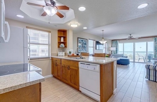 Cocoa Isles Complejo | Penthouse on Cocoa Beach Ocean Front-Double Balcony
